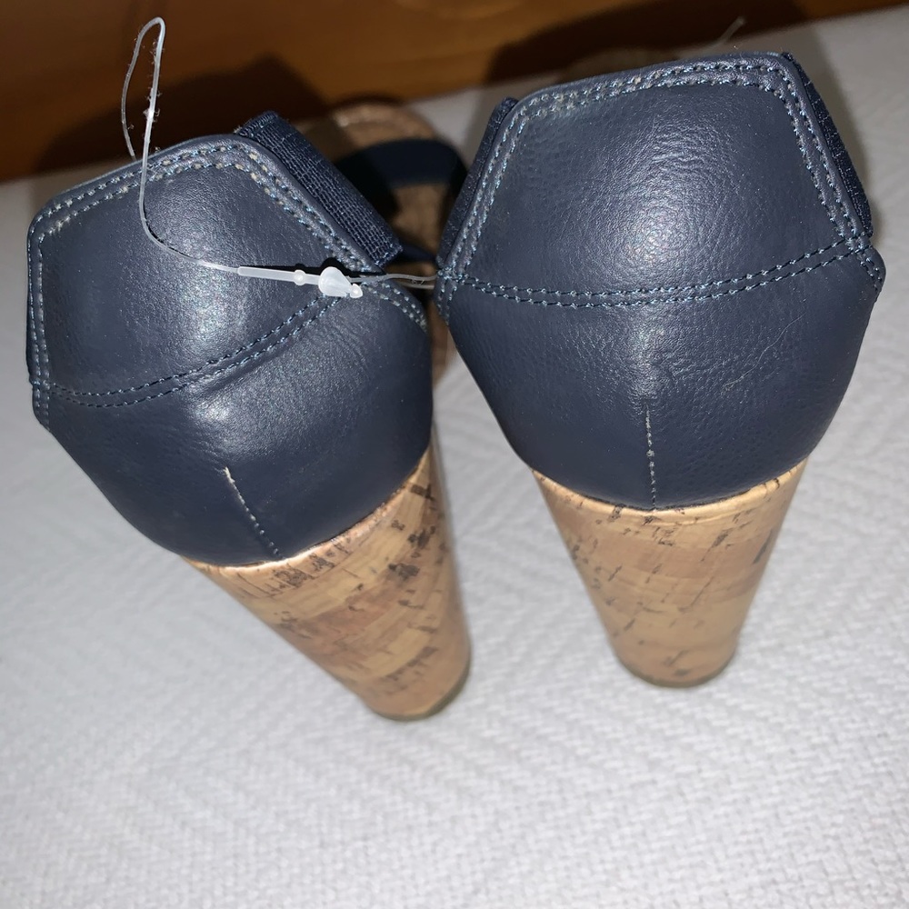 NWT, Esprit Blue Sandals, Size 7.5 - Picture 6 of 7